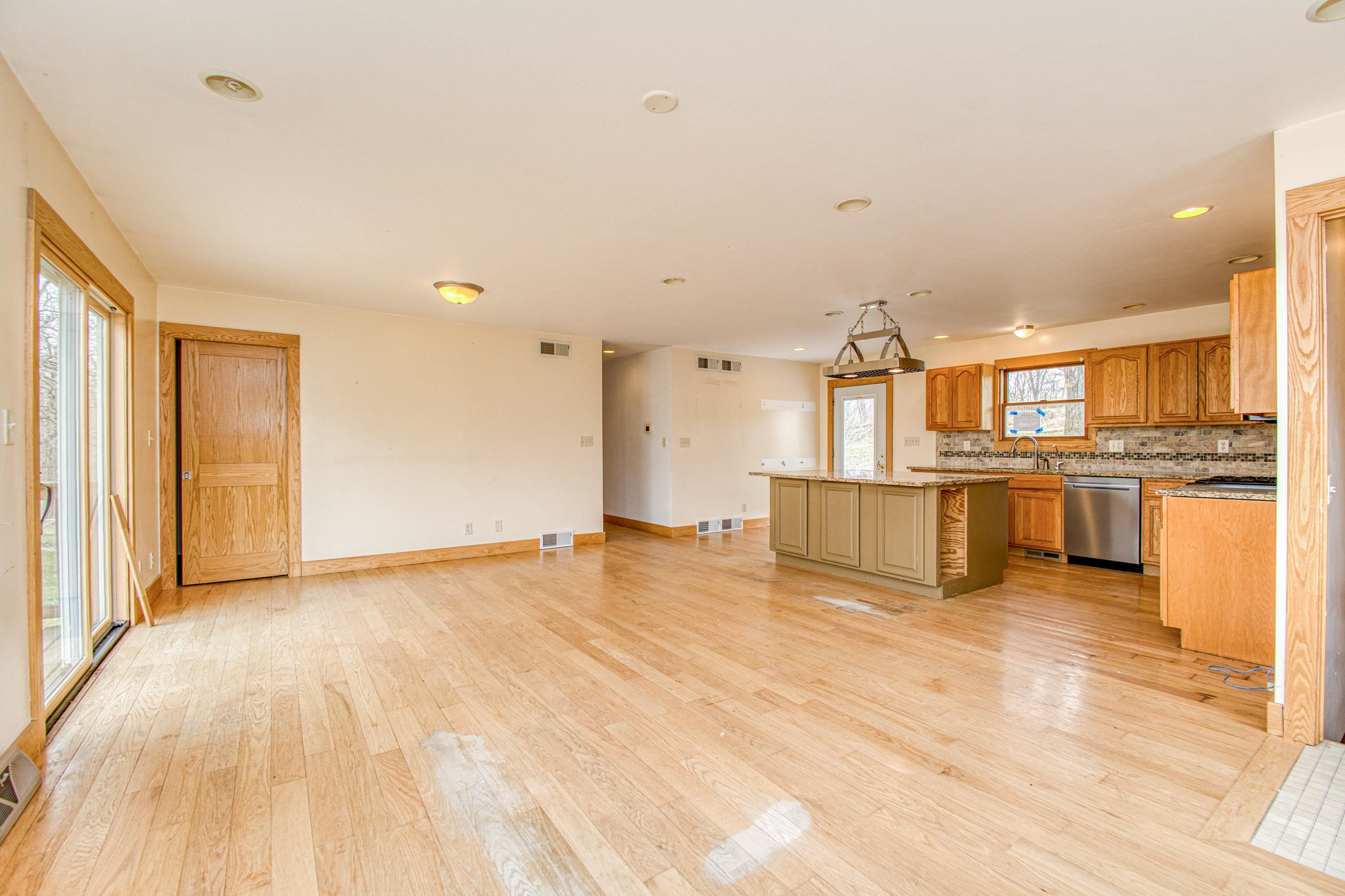 13800 West Valley Road East Dubuque, IL 61025 - Photo 7 of 43