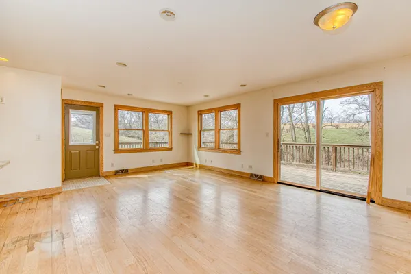 $325,000 | 13800 West Valley Road, East Dubuque, IL 61025