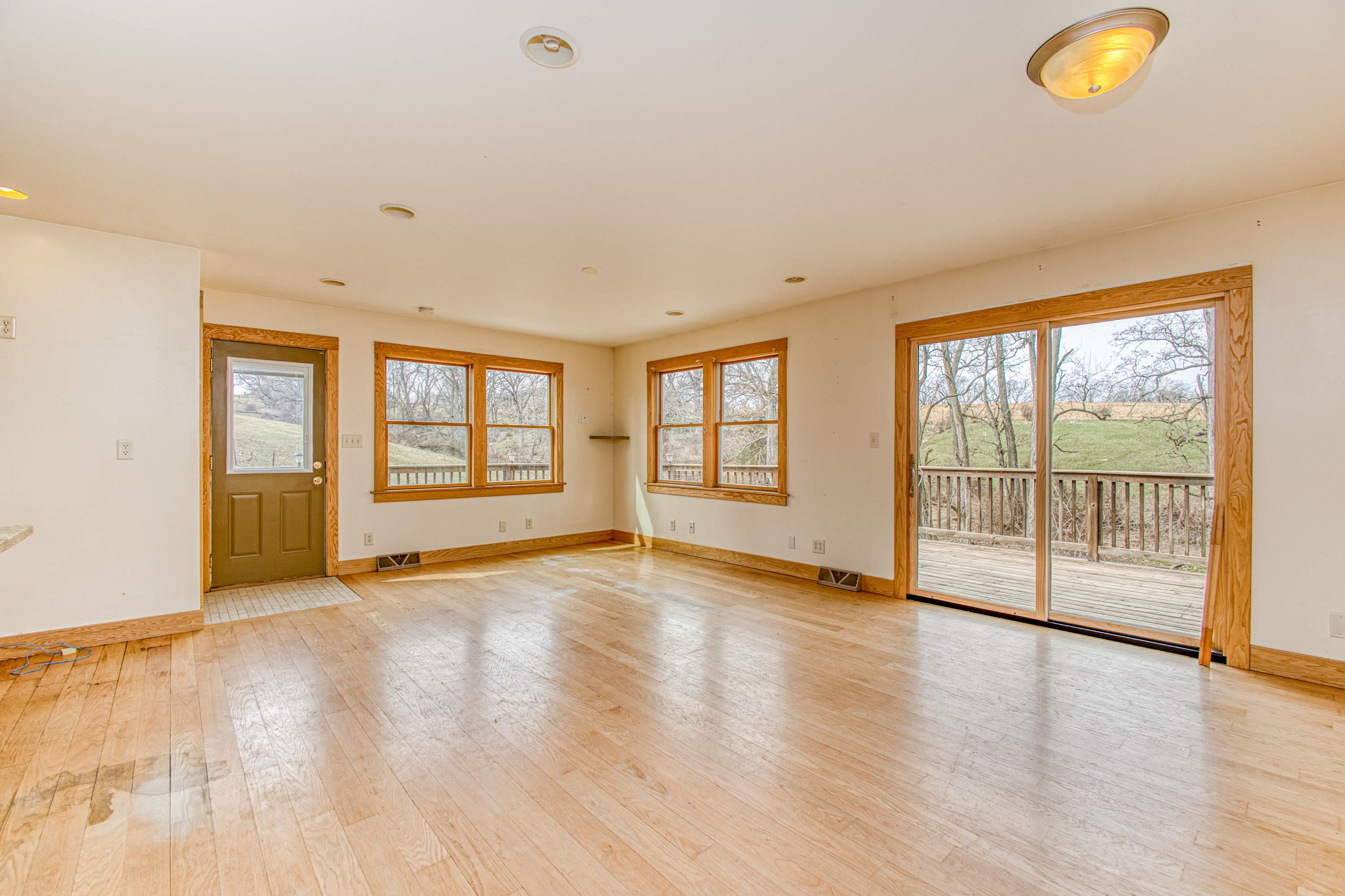 13800 West Valley Road East Dubuque, IL 61025 - Photo 8 of 43