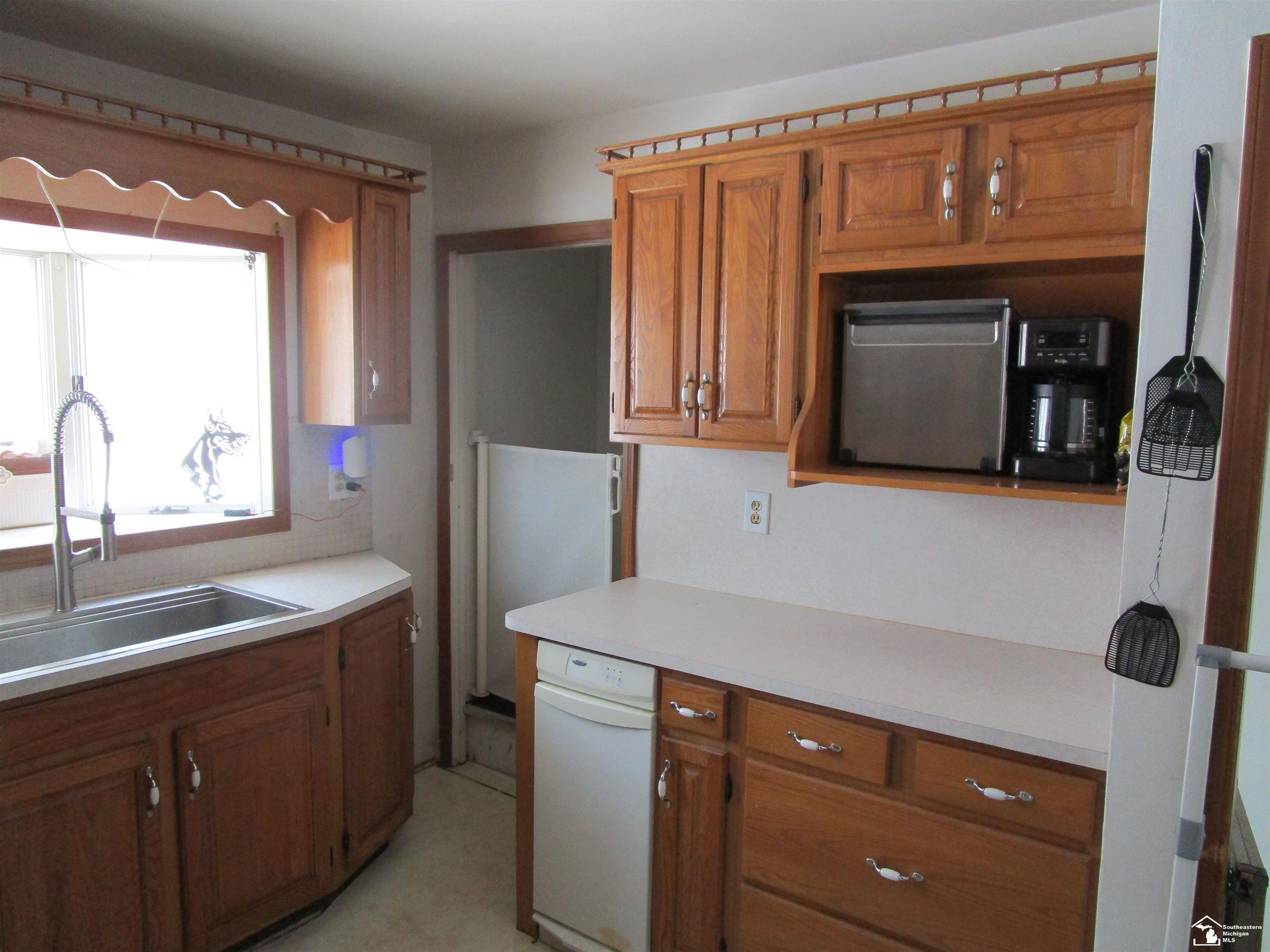 2342 Vivian Road Monroe, MI 48162 - Photo 9 of 32
