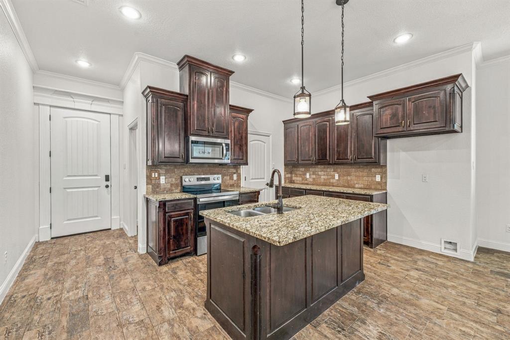 9313 Apache Trail Rio Vista, TX 76093 - Photo 5 of 32 Gallery Image 5