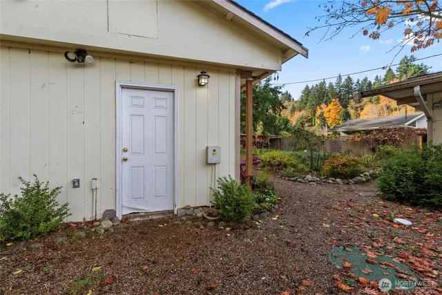 $889,000 | 13277 Shoreline Drive Southeast, Olalla, WA 98359