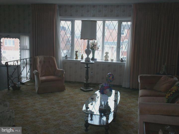 3307 Gurley Road Philadelphia, PA 19154 - Photo 3 of 17 Living Room