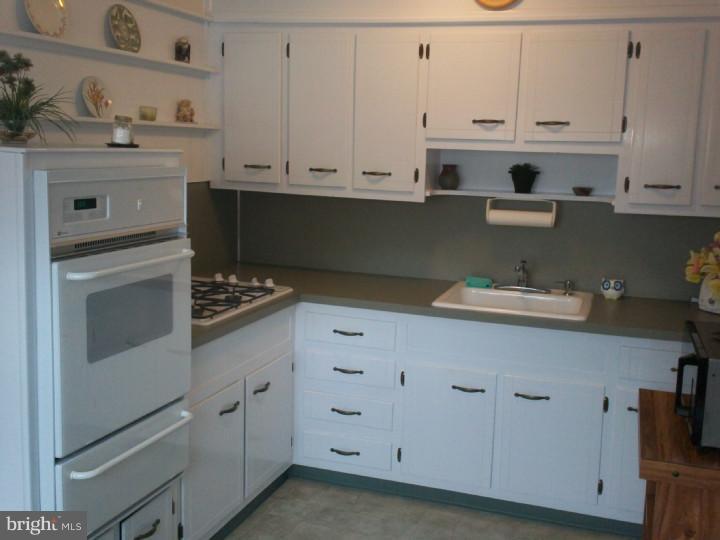 3307 Gurley Road Philadelphia, PA 19154 - Photo 9 of 17 Kitchen