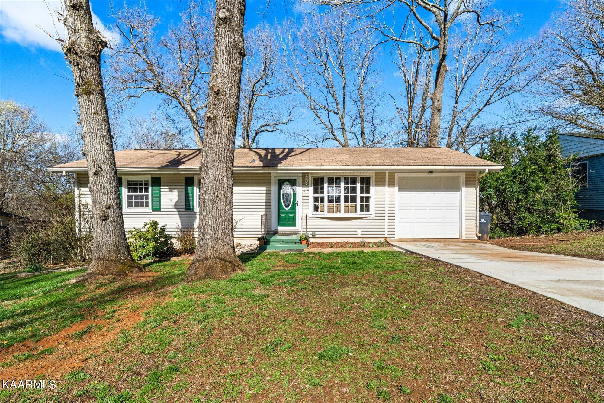 2243 Knollcrest Lane, Knoxville, TN 37920 Compass