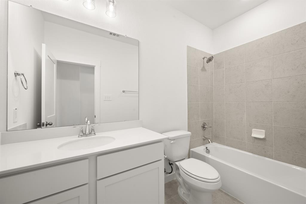 1321 Rothland Lane Red Oak, TX 75154 - Photo 22 of 33 1321 Rothland- Bathroom-1