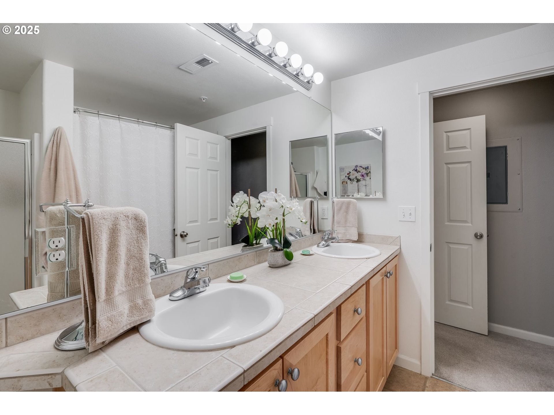 10797 Southwest Canterbury Lane, Unit 101 Portland, OR 97224 - Photo 17 of 28 Primary Bedroom