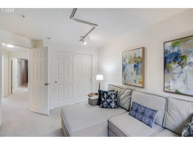$425,000 | 10797 Southwest Canterbury Lane, Unit 101, Portland, OR 97224