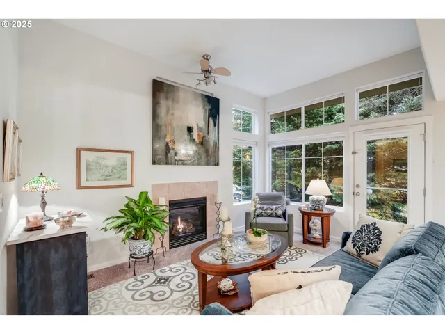 $425,000 | 10797 Southwest Canterbury Lane, Unit 101, Portland, OR 97224