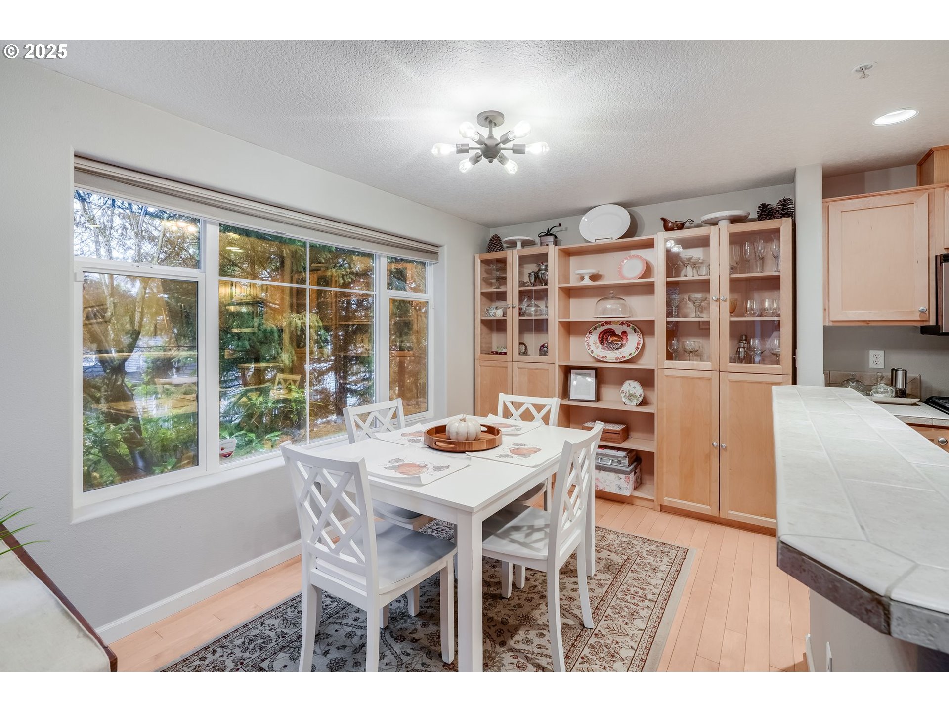 10797 Southwest Canterbury Lane, Unit 101 Portland, OR 97224 - Photo 10 of 28 Breakfast Area