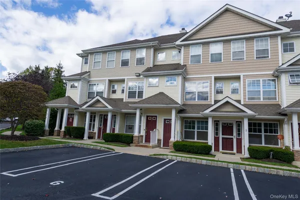 $399,000 | 19 Putters Way, Unit 6, Middletown, NY 10940