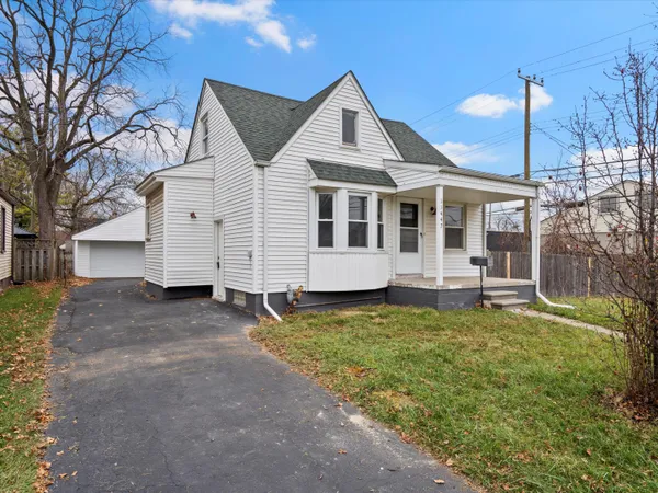 $1,800 | 11447 Columbia Street, Redford, MI 48239