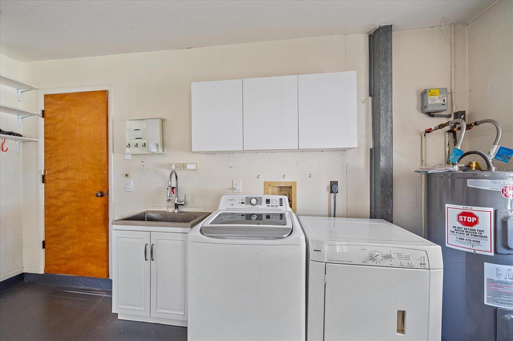 108 Stanford Road Venice, FL 34293 - Photo 21 of 28 a utility room with dryer and washer