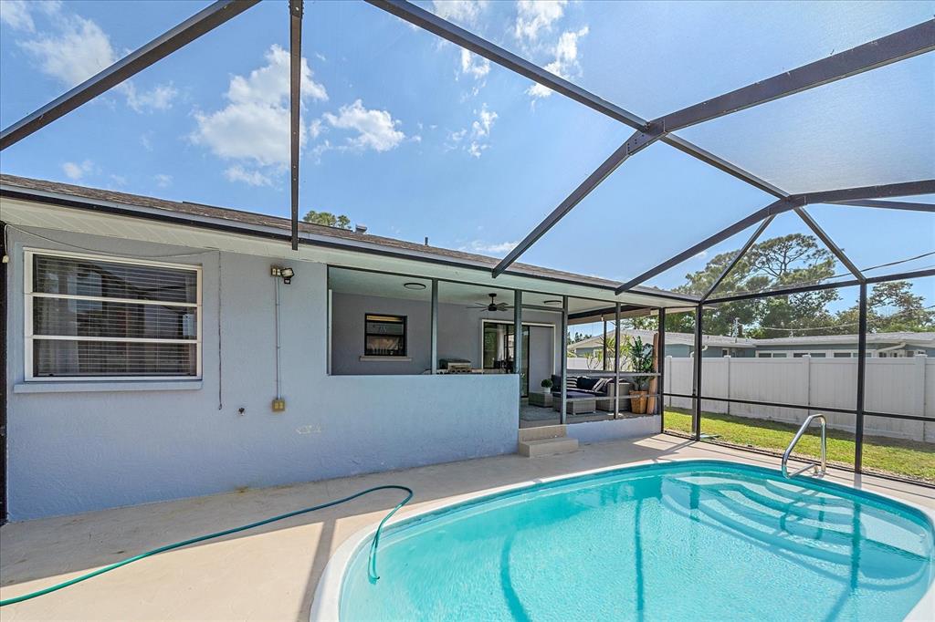 108 Stanford Road Venice, FL 34293 - Photo 25 of 28 a view of a indoor swimming pool