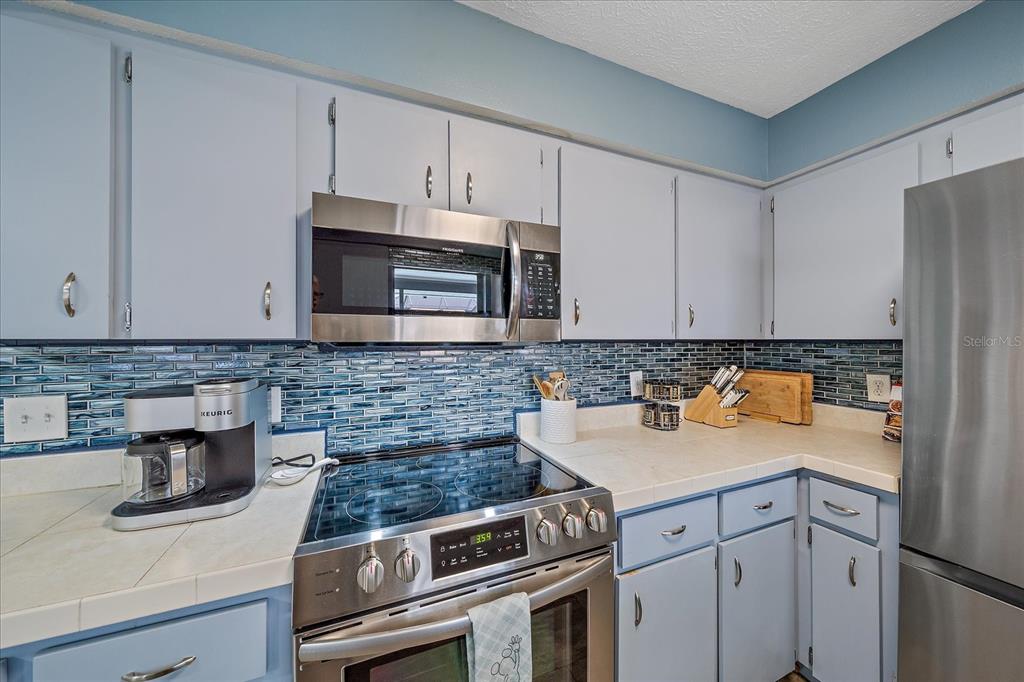 108 Stanford Road Venice, FL 34293 - Photo 9 of 28 a kitchen with appliances a sink and cabinets