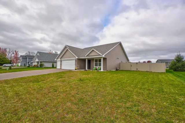 $379,900 | 1343 Creekwood Drive, New Richmond, WI 54017
