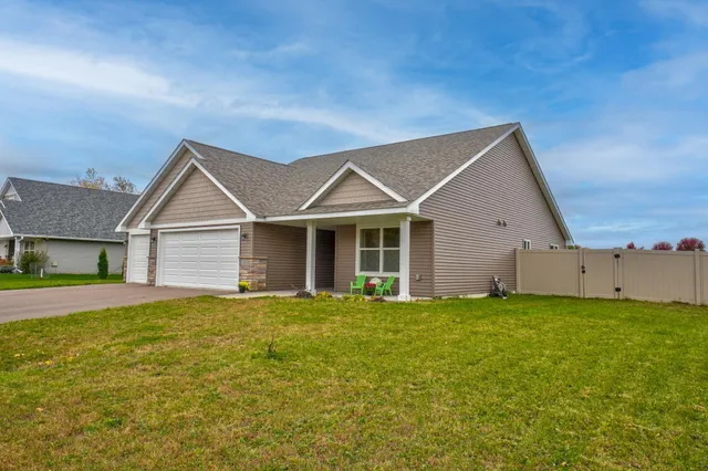 $369,900 | 1343 Creekwood Drive, New Richmond, WI 54017