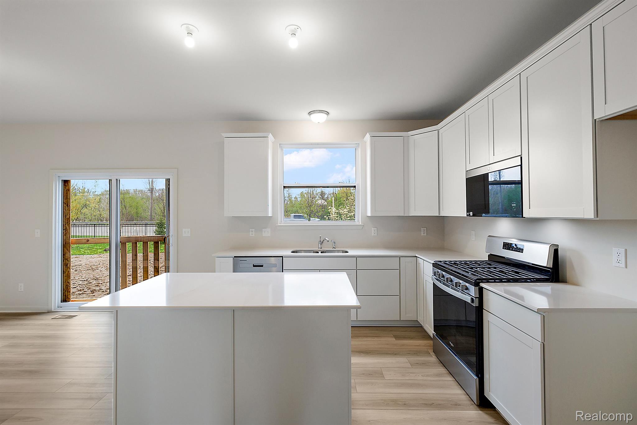 1302 Hasty Road Howell, MI 48843 - Photo 25 of 39 Kitchen