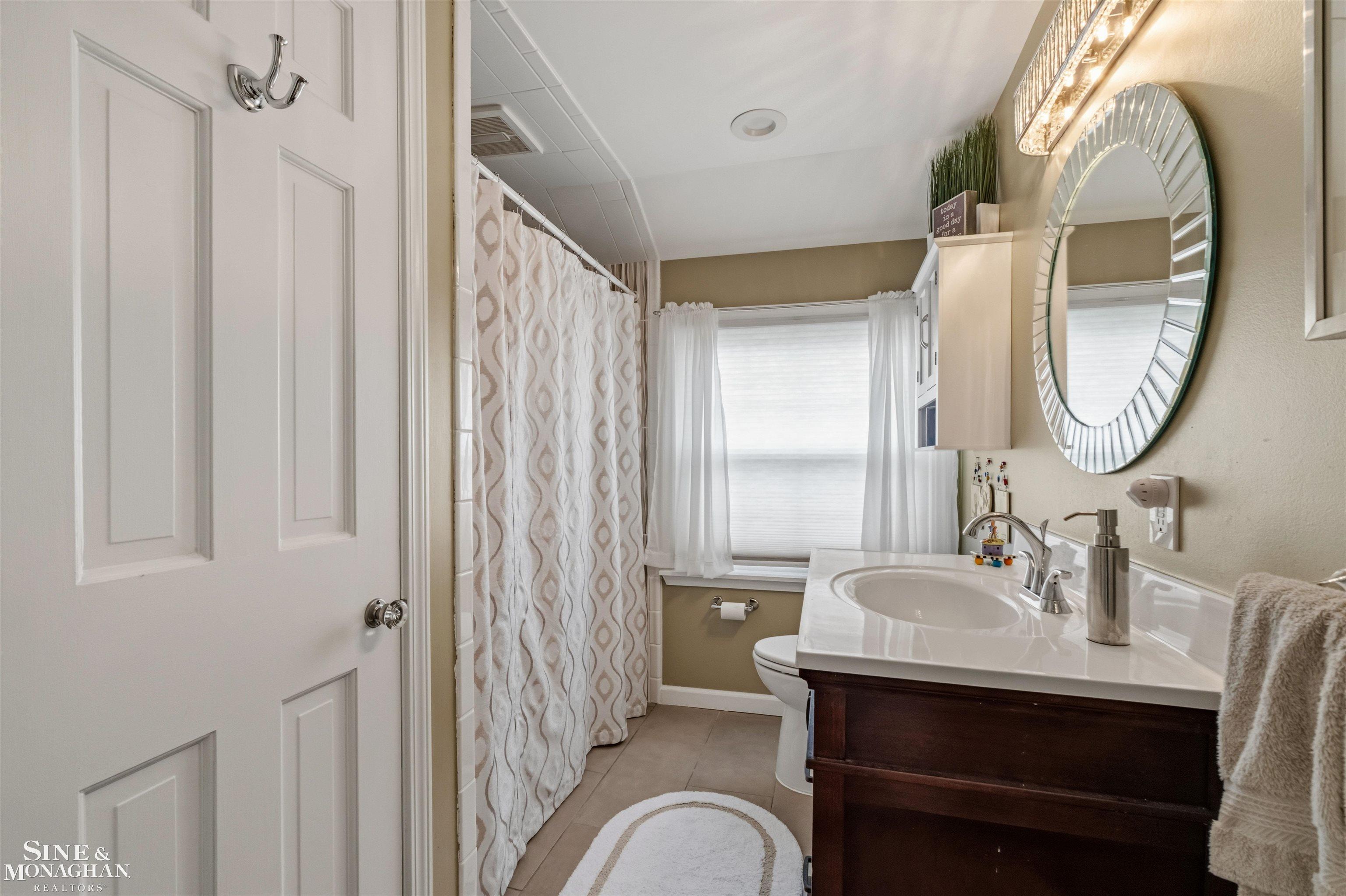 1800 Littlestone Road Grosse Pointe, MI 48236 - Photo 31 of 46 50202477-eb56e774-202e-4f8a-bfcf-a85c7a09f9ee.JPG