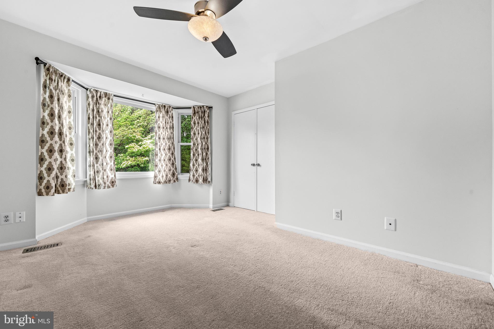 6001 Rabbit Hill Court Centreville, VA 20121 - Photo 22 of 46 an empty room with windows and fan