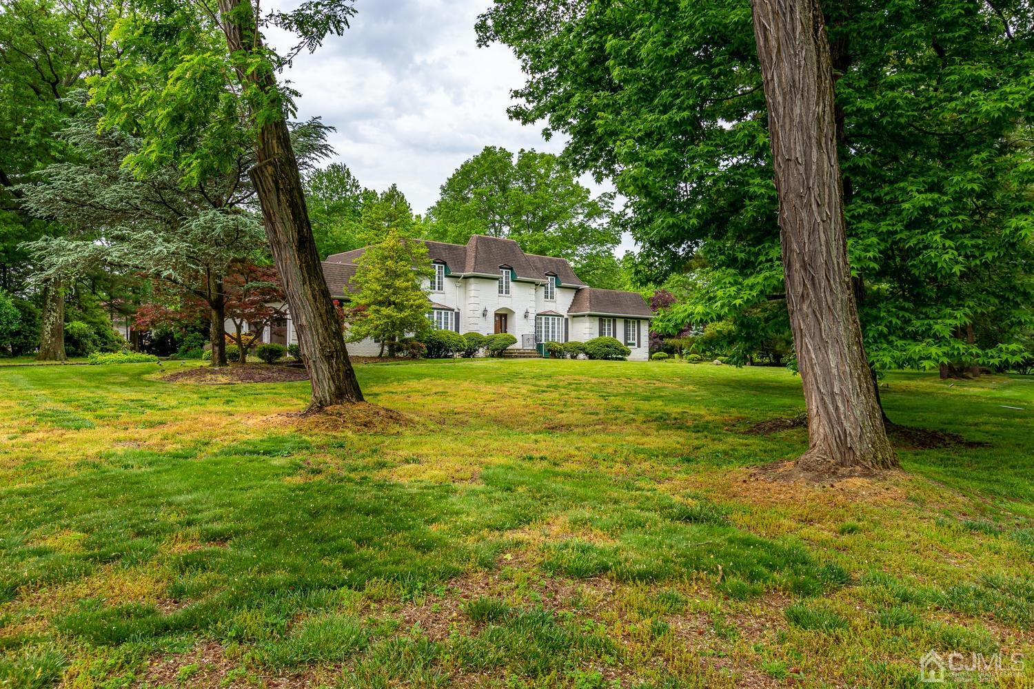 355 New Dover Road Colonia, NJ 07067 - Photo 45 of 45 a house view with a garden space
