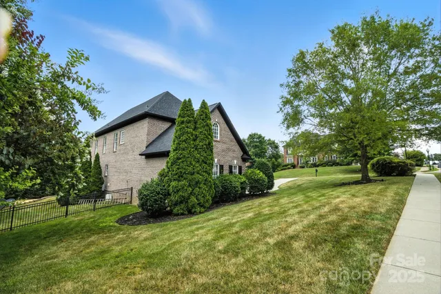 a view of backyard with garden and trees