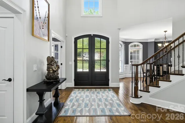 a view of entryway with a front door