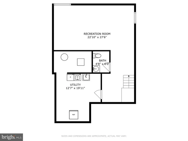 an empty room with an entryway