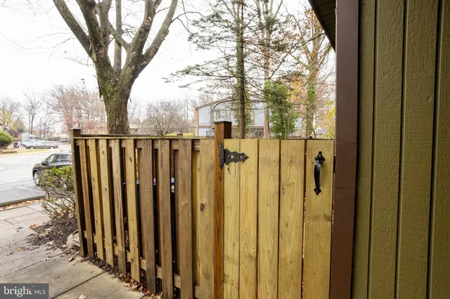 a view of a walk in the balcony