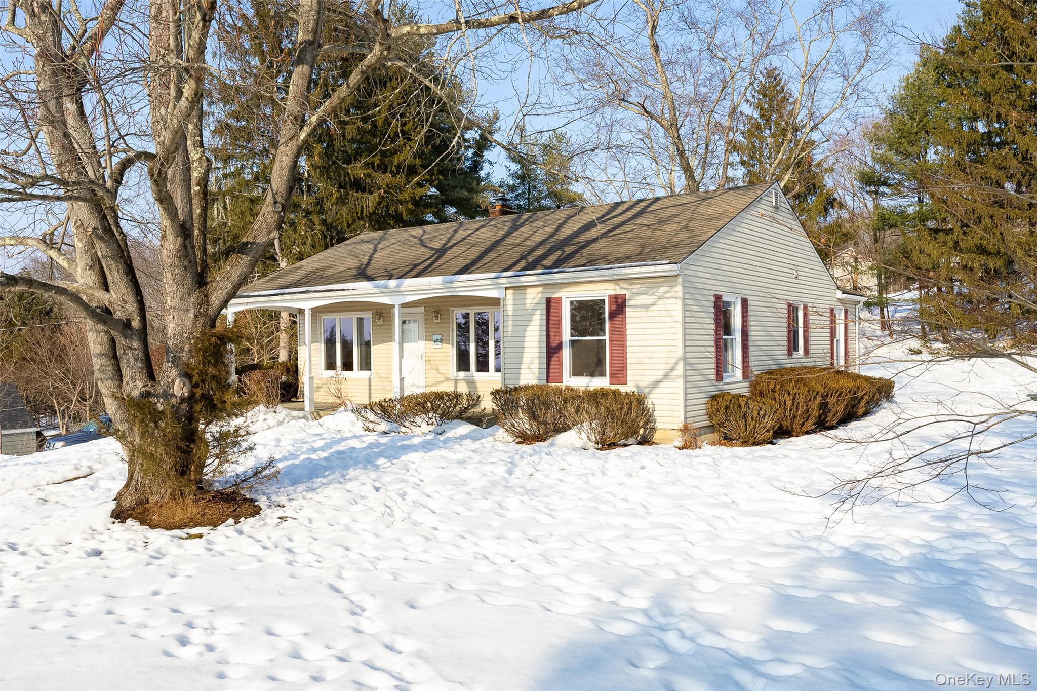 13 Robert Road Poughkeepsie, NY 12603 - Photo 3 of 24