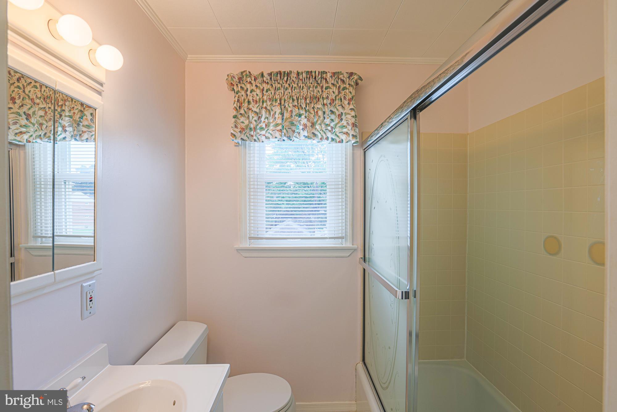 1629 Riverwood Road Baltimore, MD 21221 - Photo 20 of 30 Full Bath Upper Level