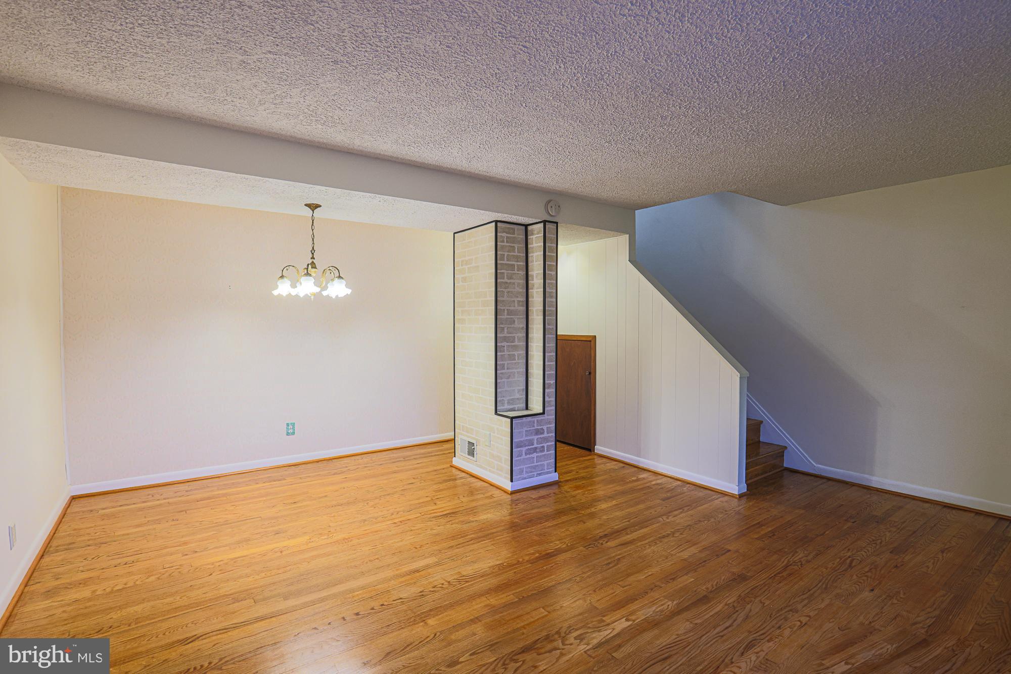1629 Riverwood Road Baltimore, MD 21221 - Photo 6 of 30 Living Room