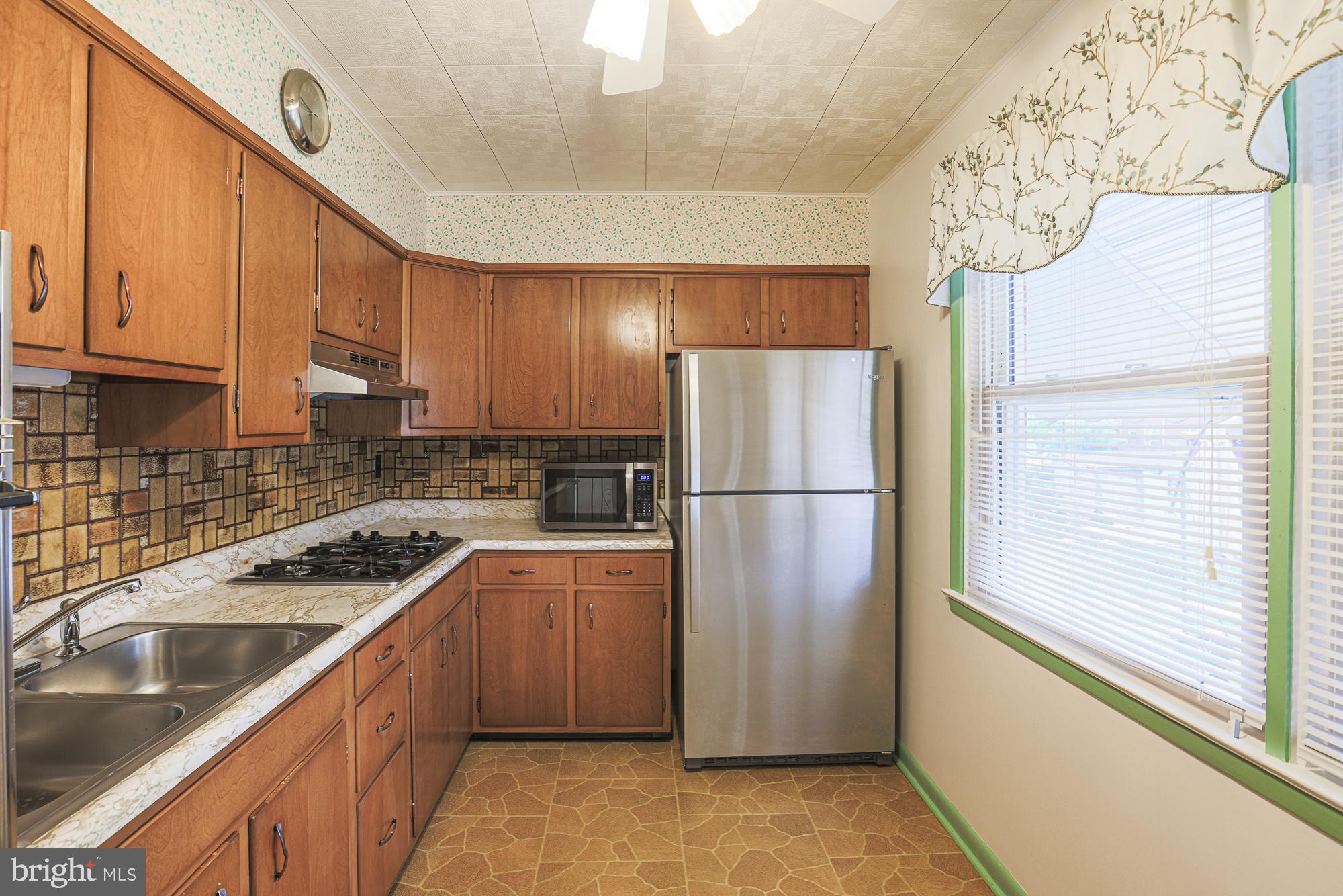 1629 Riverwood Road Baltimore, MD 21221 - Photo 10 of 30 Kitchen