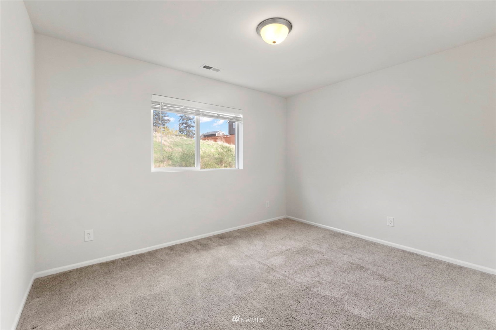 4139 Everett Avenue Tacoma, WA 98404 - Photo 16 of 23 an empty room with a window