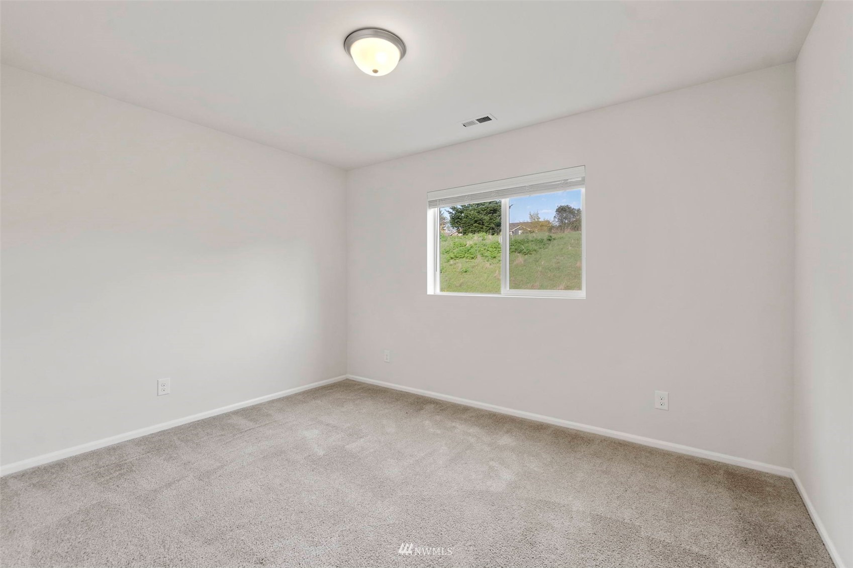 4139 Everett Avenue Tacoma, WA 98404 - Photo 18 of 23 an empty room with windows