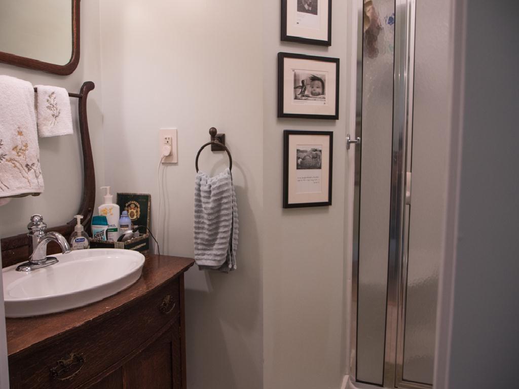 72 McCarthy Road Benton, ME 04901 - Photo 15 of 35 1st flr bath