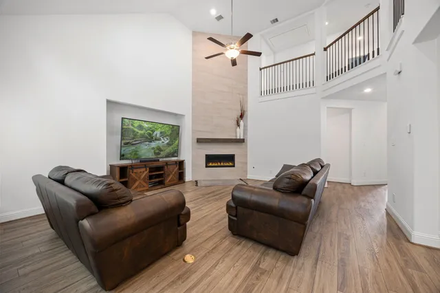 $810,000 | 1021 Lakemont Bend Lane, Pinehurst, TX 77362