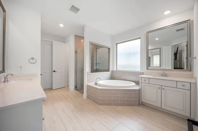 $810,000 | 1021 Lakemont Bend Lane, Pinehurst, TX 77362