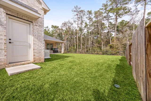 $810,000 | 1021 Lakemont Bend Lane, Pinehurst, TX 77362