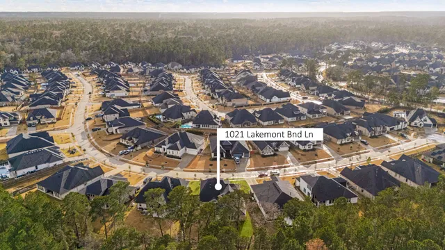 $810,000 | 1021 Lakemont Bend Lane, Pinehurst, TX 77362