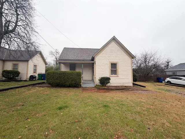 $1,595 | 310 East Parks Avenue, Waxahachie, TX 75165