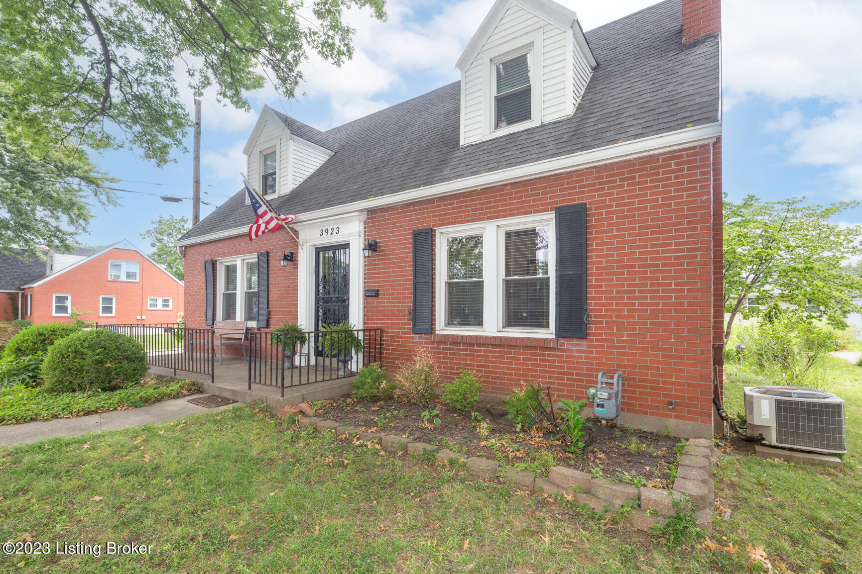 3923 Poplar Level Road Louisville, KY 40213 - Photo 3 of 40 3923 Poplar Level-3