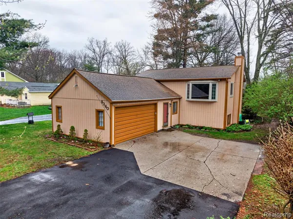 $325,000 | 8360 Arlis Street, Commerce Township, MI 48382