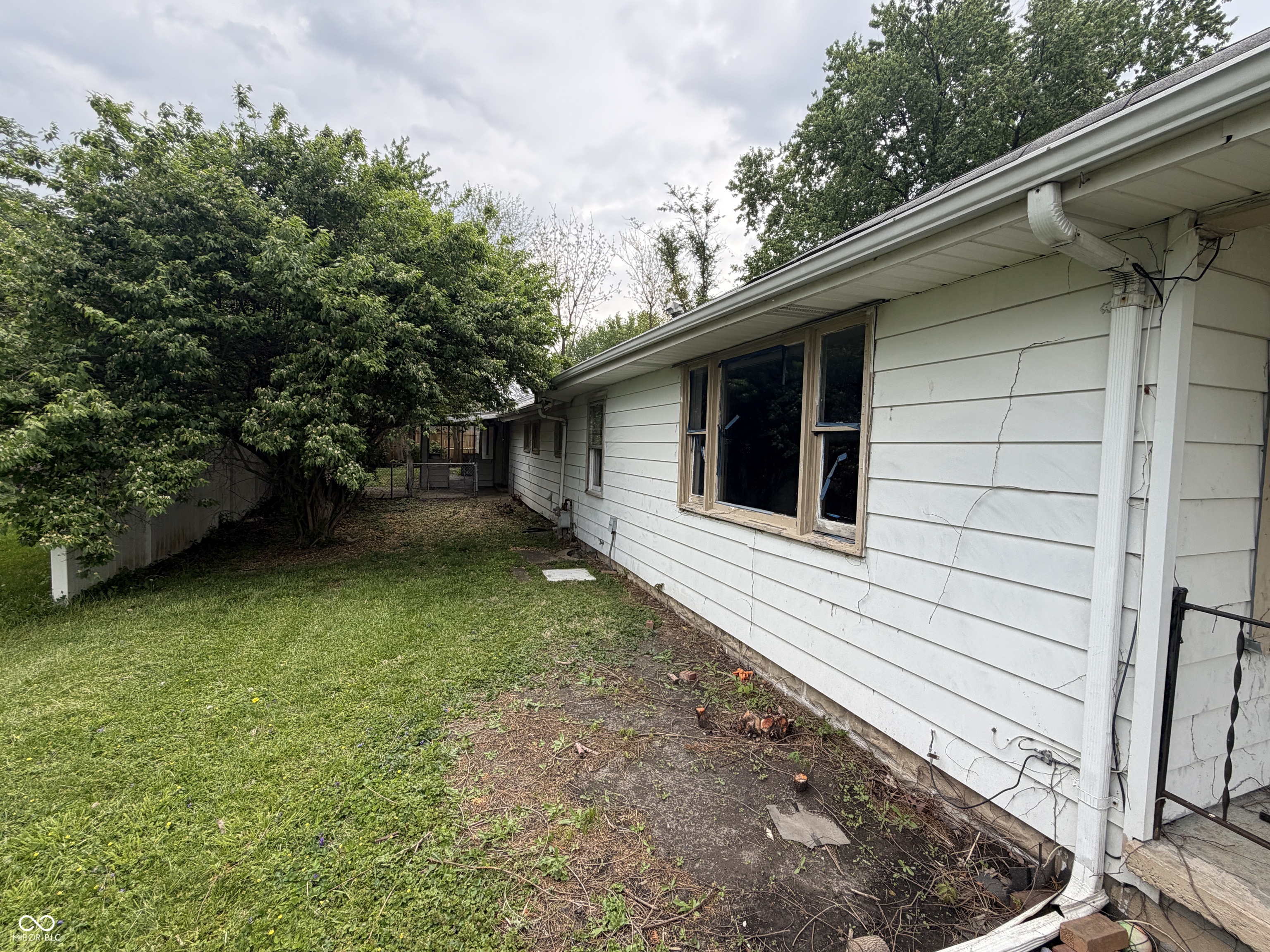 1206 East 37th Street Anderson, IN 46013 - Photo 2 of 19