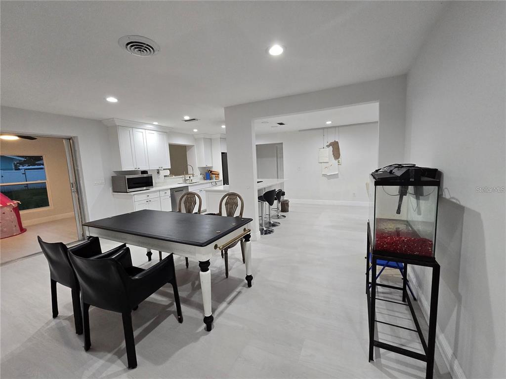 1028 Chinaberry Road Clearwater, FL 33764 - Photo 10 of 34