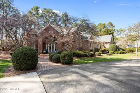 $1,250,000 | 32 Glenbarr Court, Pinehurst, NC 28374