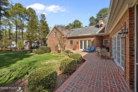 $1,250,000 | 32 Glenbarr Court, Pinehurst, NC 28374