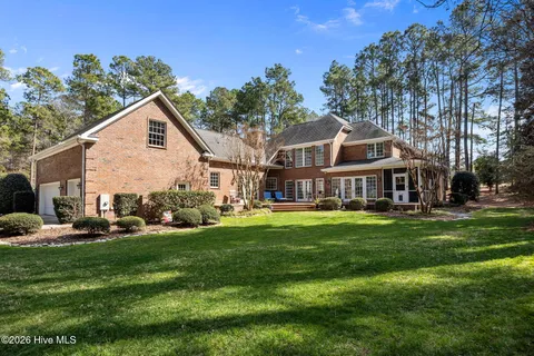 $1,250,000 | 32 Glenbarr Court, Pinehurst, NC 28374