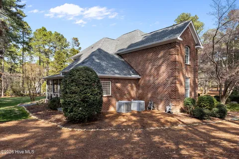 $1,250,000 | 32 Glenbarr Court, Pinehurst, NC 28374