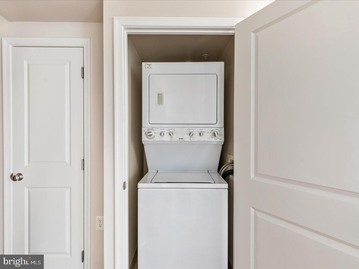 851 North Glebe Road, Unit 601 Arlington, VA 22203 - Photo 8 of 29 Gallery Image 8